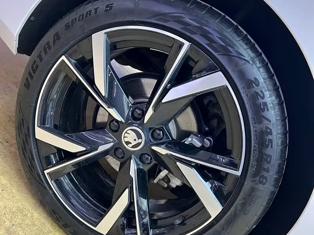 Skoda Octavia — фото 4
