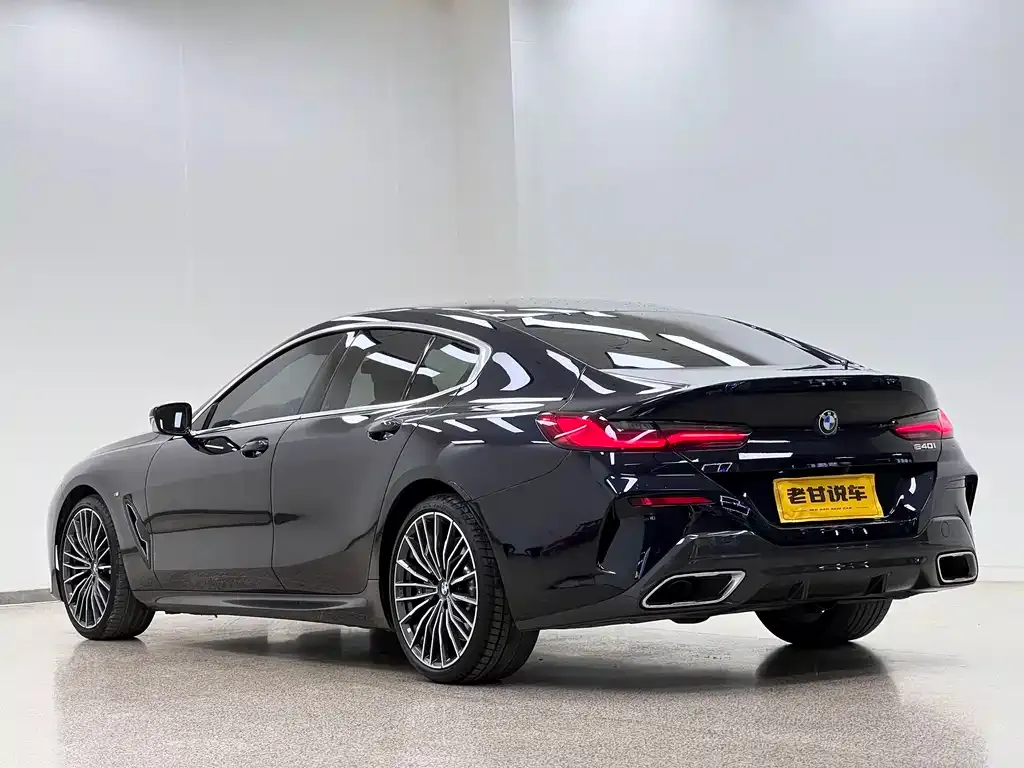 BMW 8 Series — фото 2