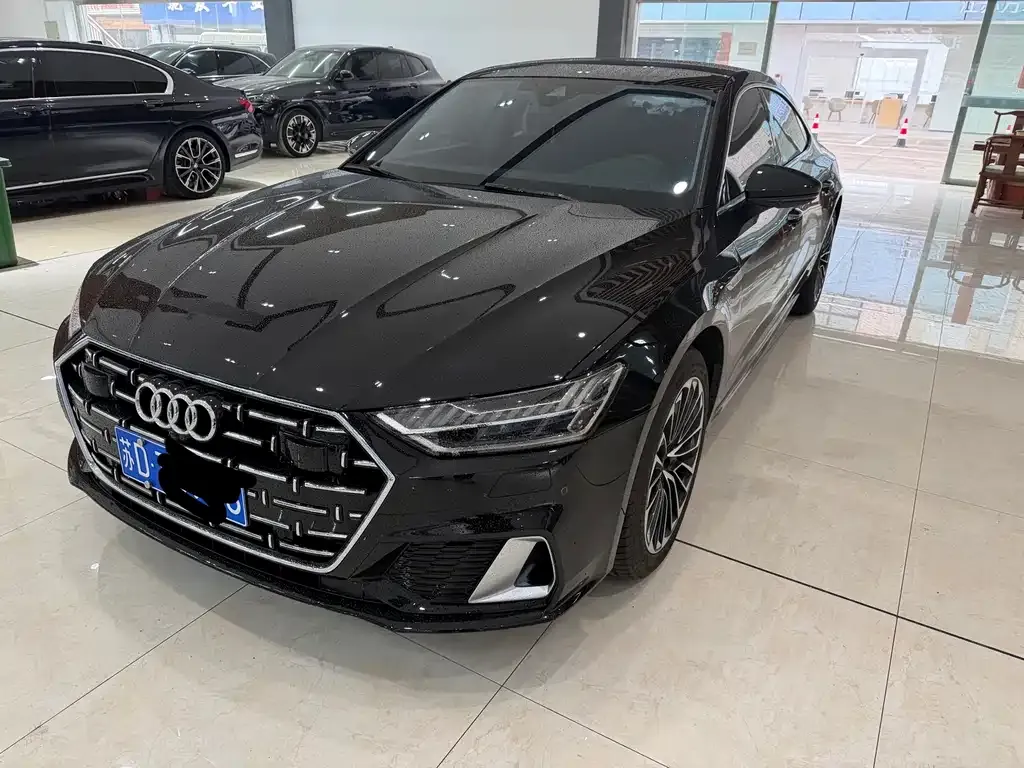 Audi A7L — фото 1