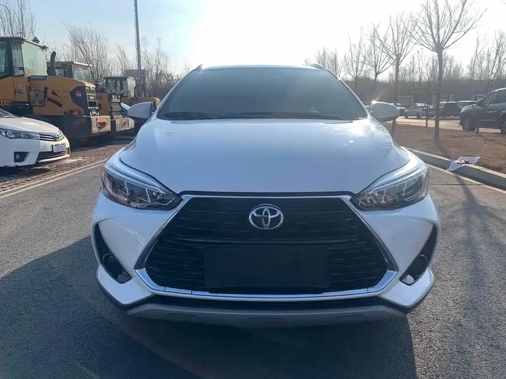 Toyota Yaris L — фото 3
