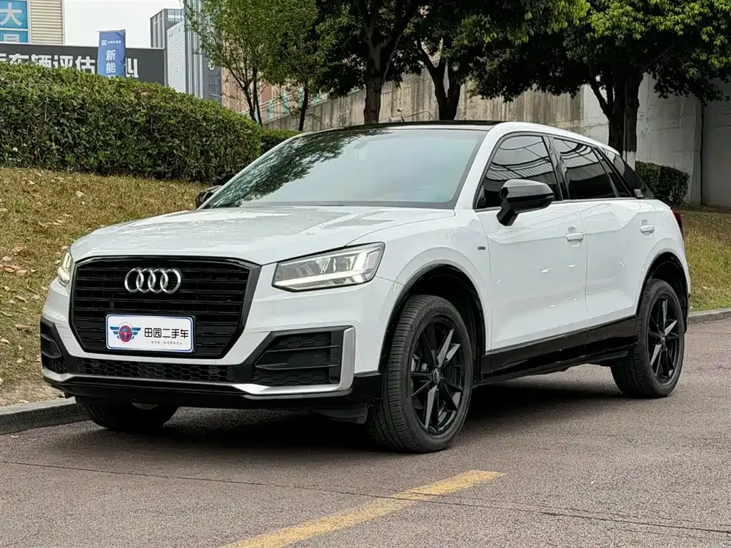 Audi Q2L — фото 1