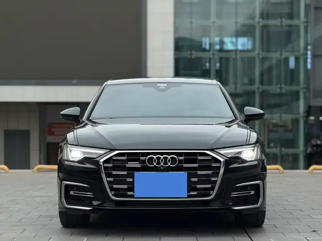 Audi A6L — фото 1
