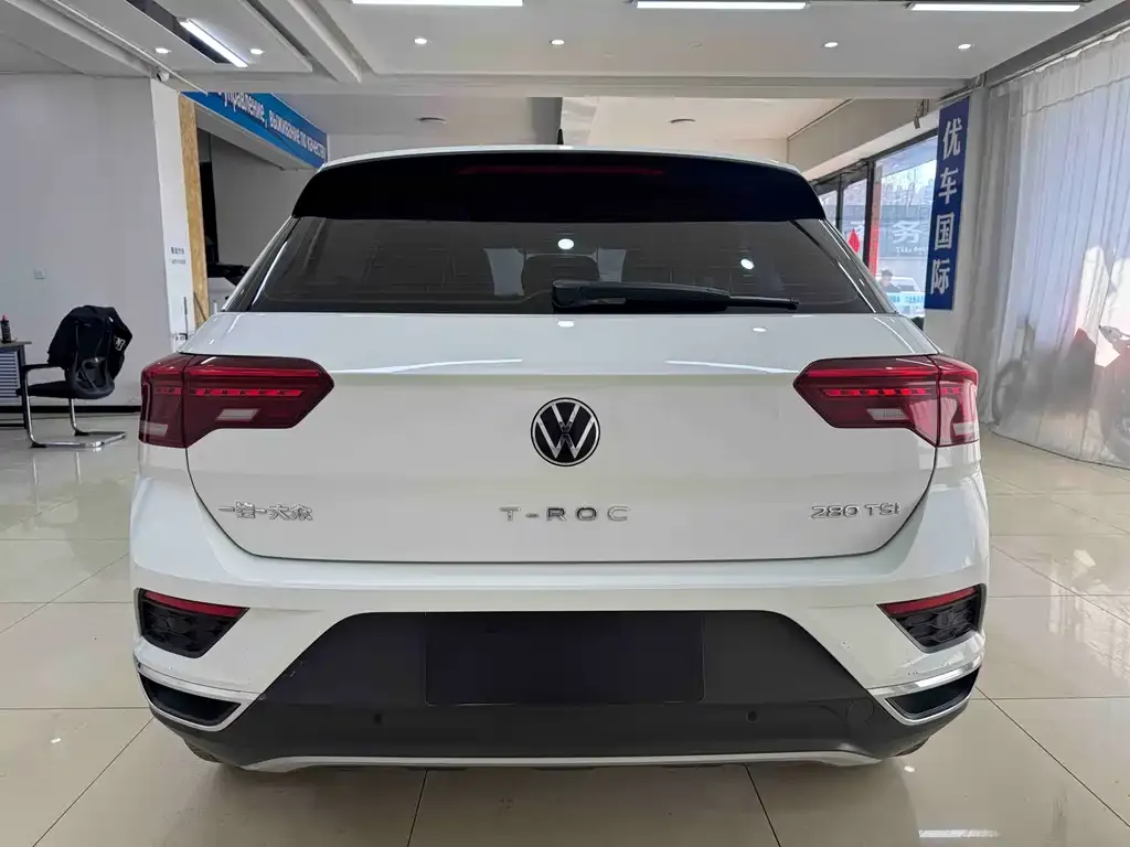Volkswagen T-Roc — фото 9