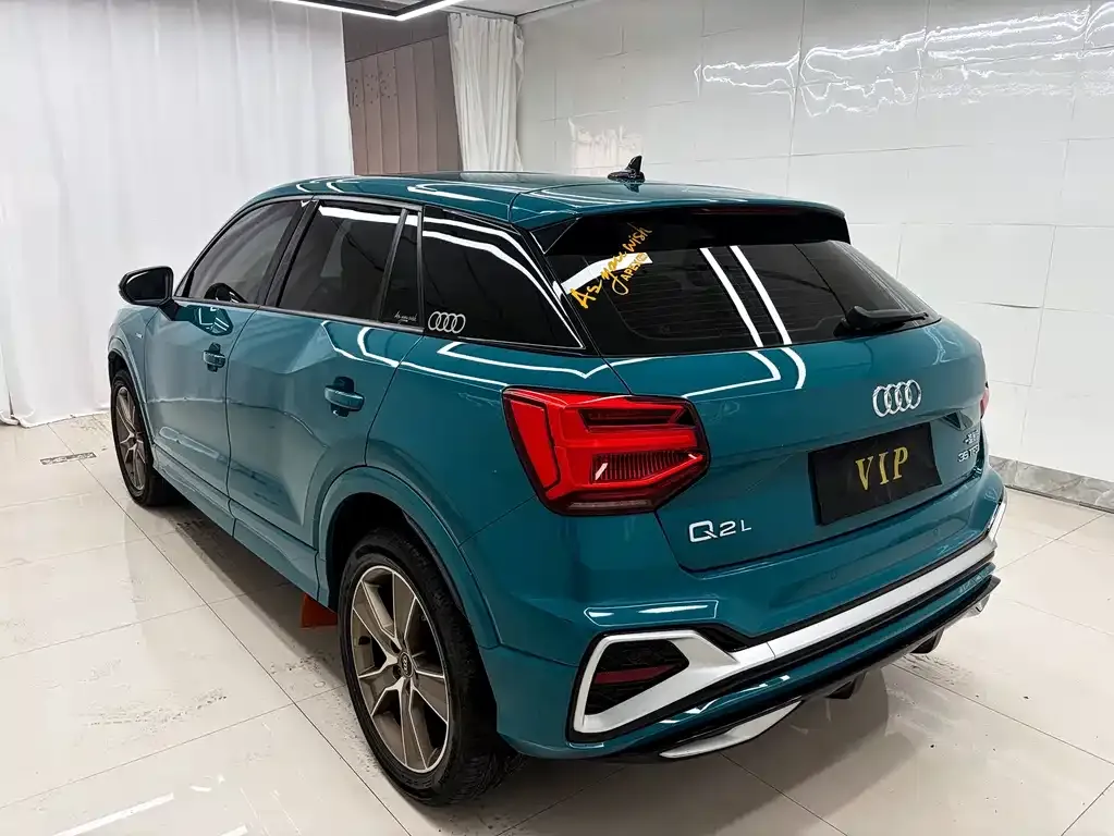 Audi Q2L — фото 9