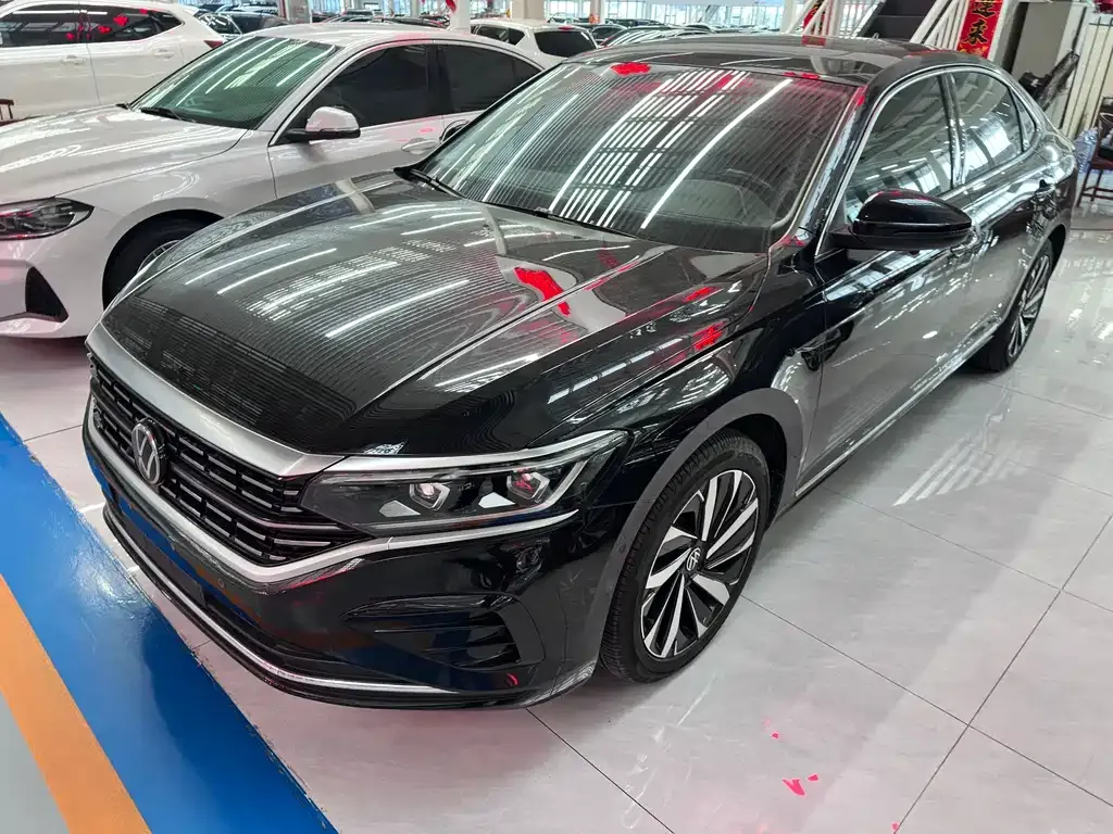 Volkswagen Passat — фото 1