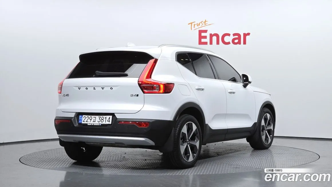 Volvo XC40 — фото 4