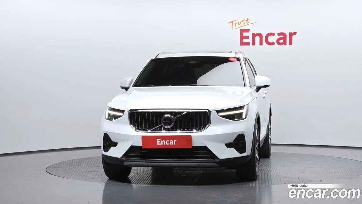 Volvo XC40 — фото 2