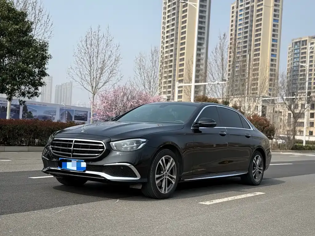 Mercedes-Benz E-Class — фото 1