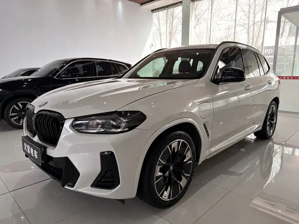 BMW iX3 — фото 1