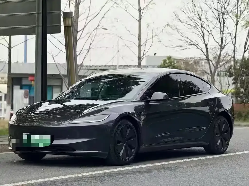 Tesla Model 3 — фото 1
