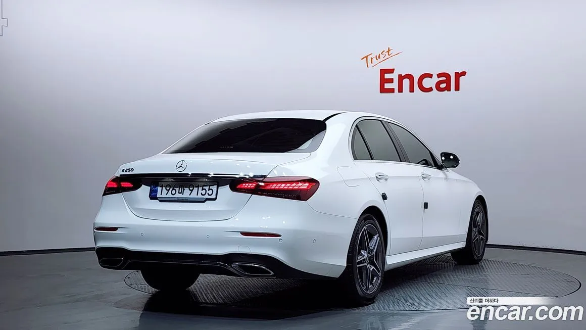 Mercedes-Benz E-Class — фото 10