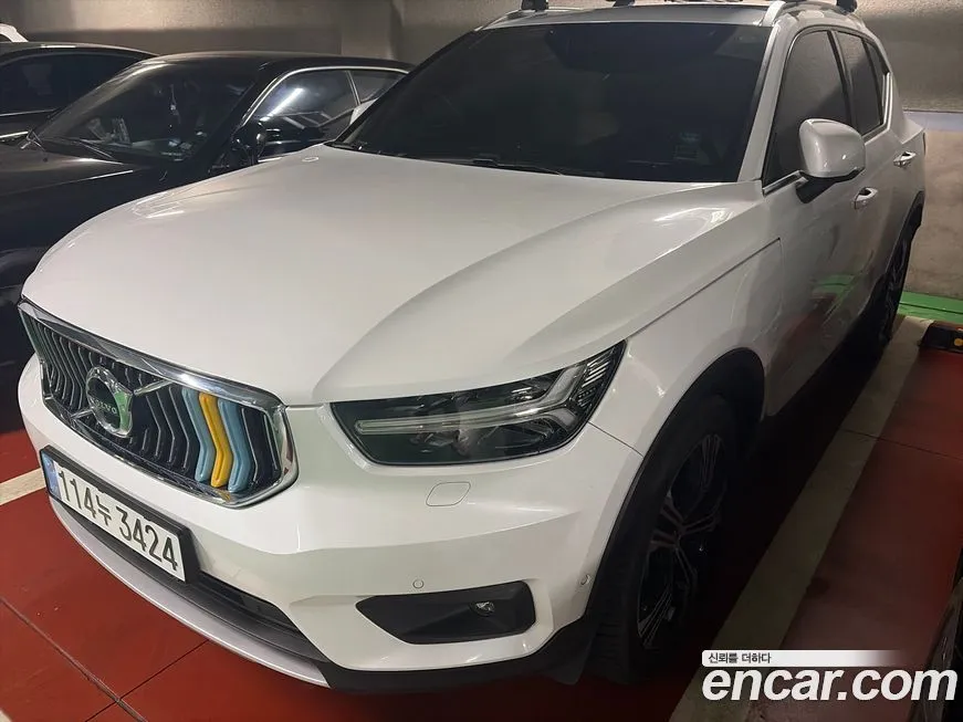 Volvo XC40 — фото 1