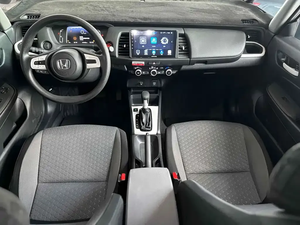 Honda Fit — фото 10