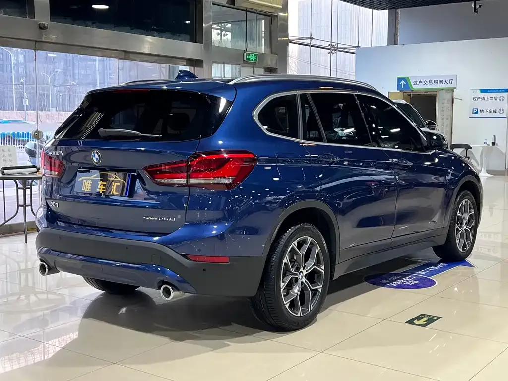 BMW X1 — фото 8