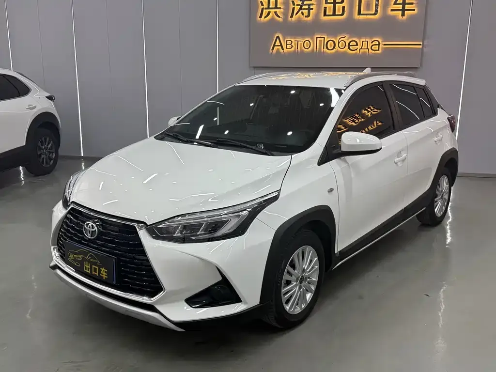 Toyota Yaris L — фото 1