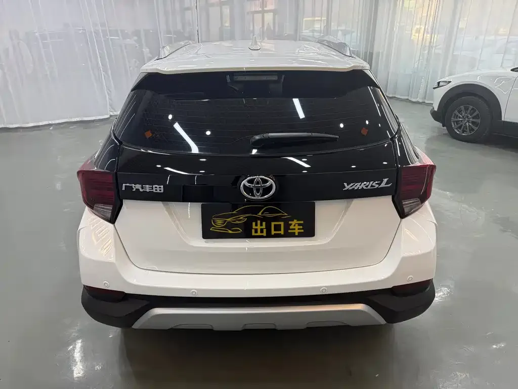 Toyota Yaris L — фото 2