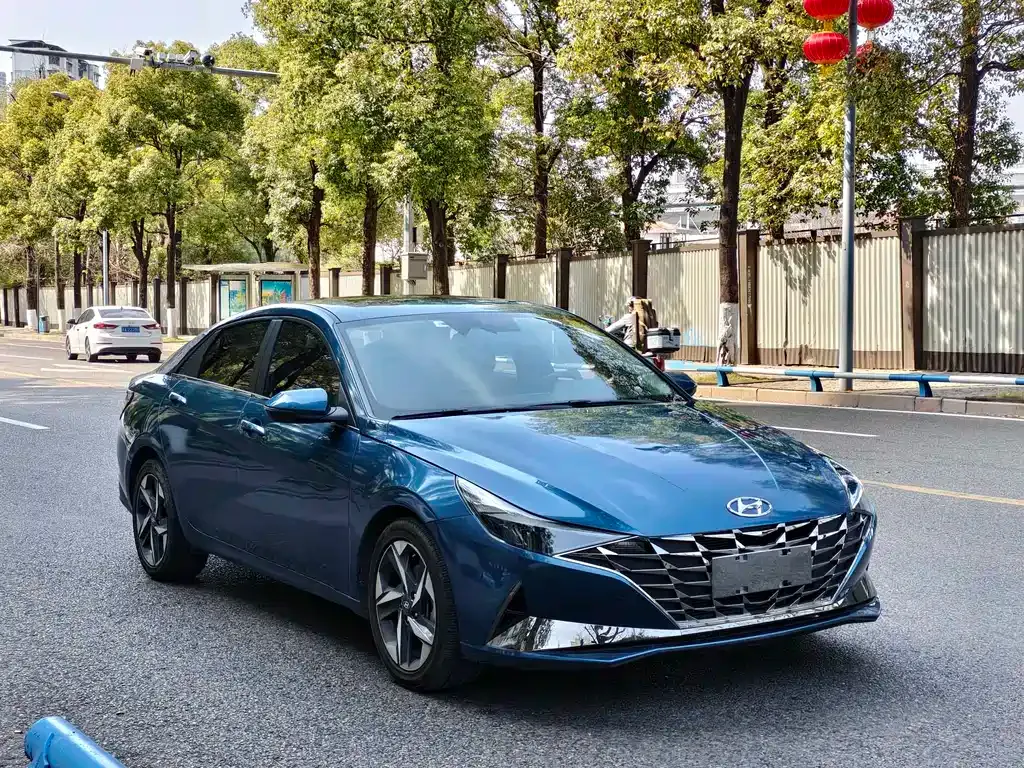 Hyundai Elantra — фото 3