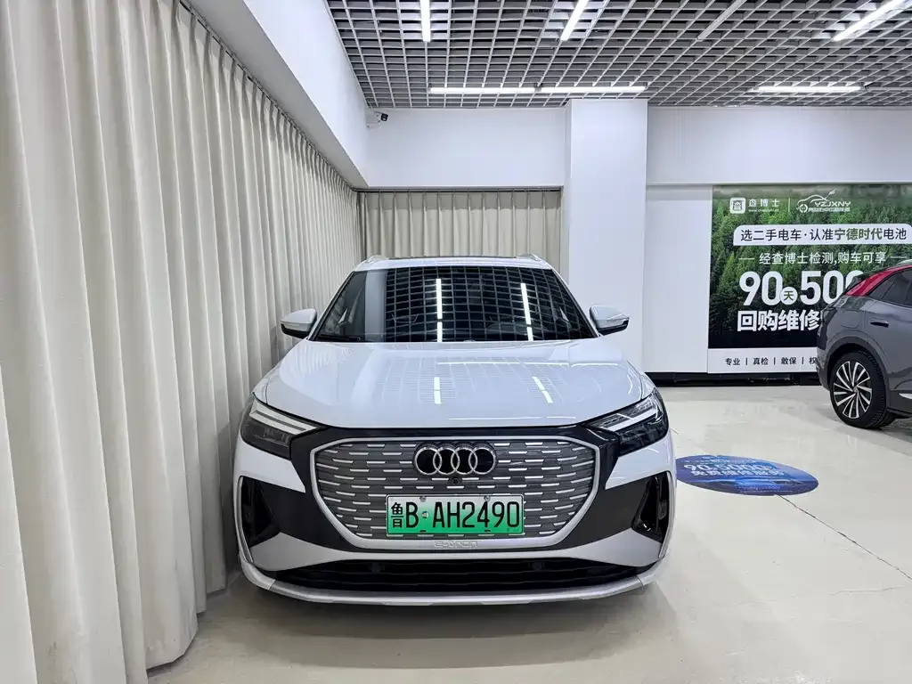 Audi Q4 e-tron — фото 8