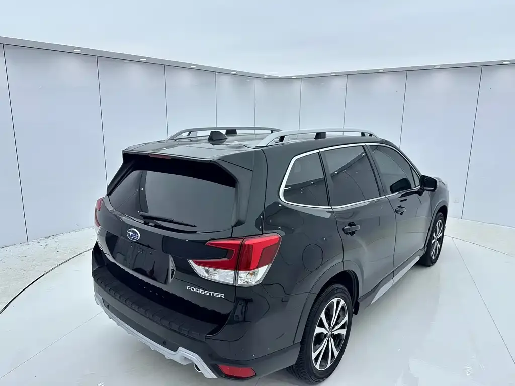 Subaru Forester — фото 8