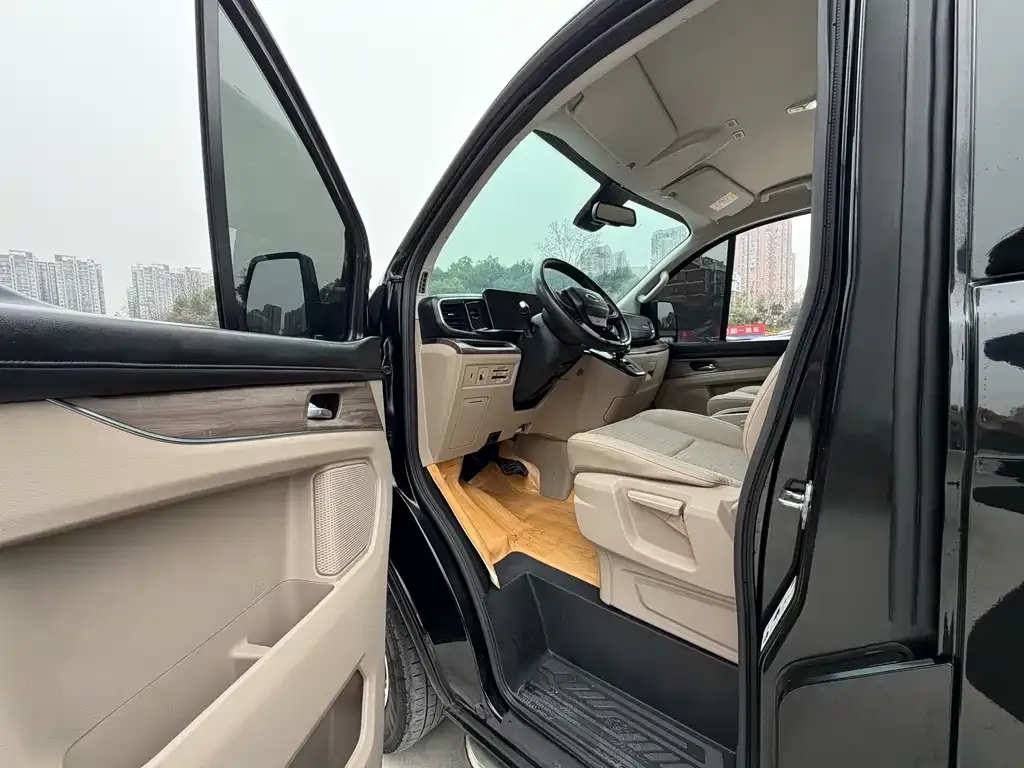 Ford Tourneo — фото 7