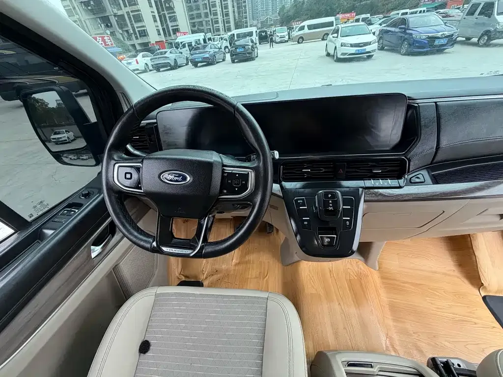 Ford Tourneo — фото 9