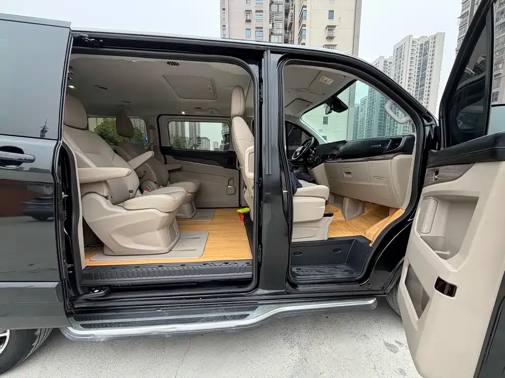Ford Tourneo — фото 10