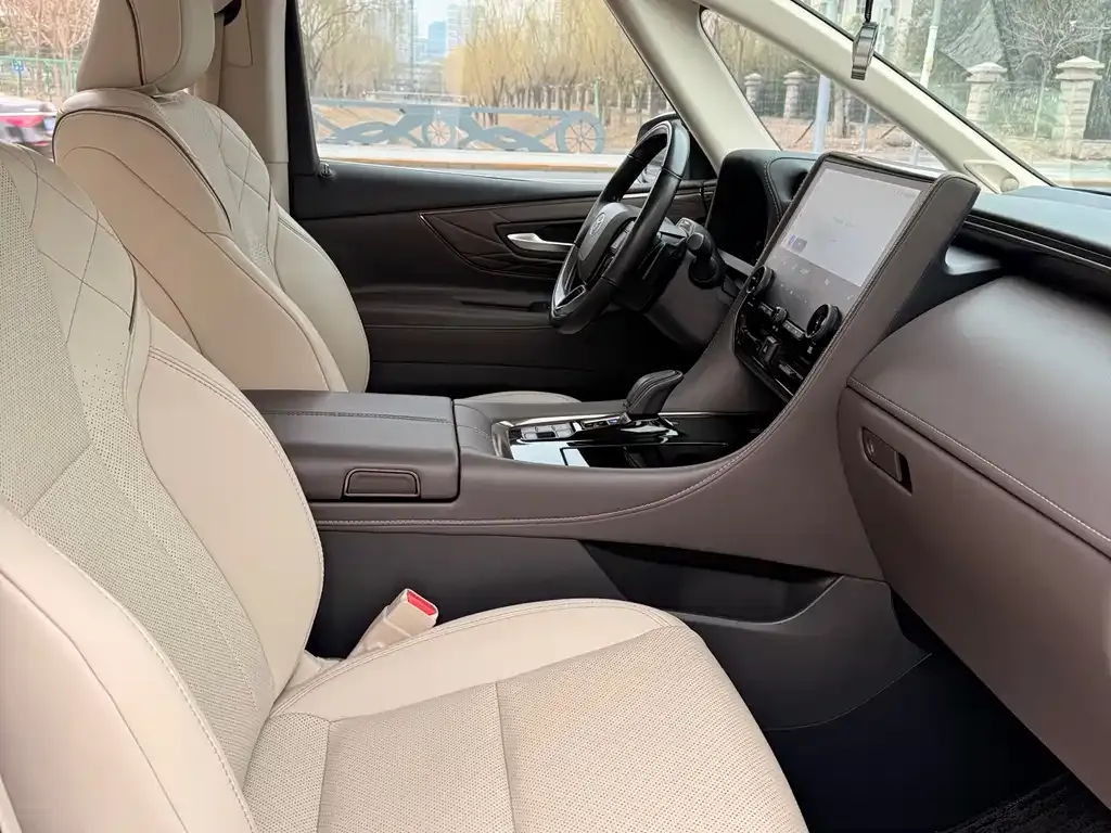 Toyota Alphard — фото 5