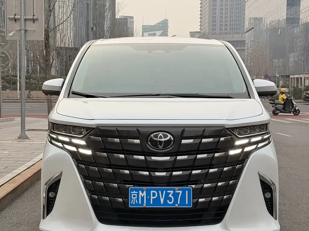 Toyota Alphard — фото 4