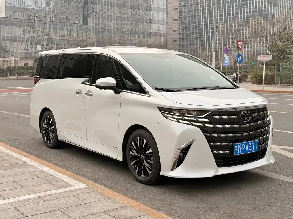 Toyota Alphard — фото 9