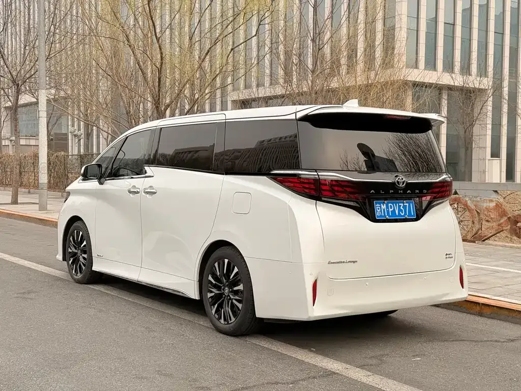 Toyota Alphard — фото 7