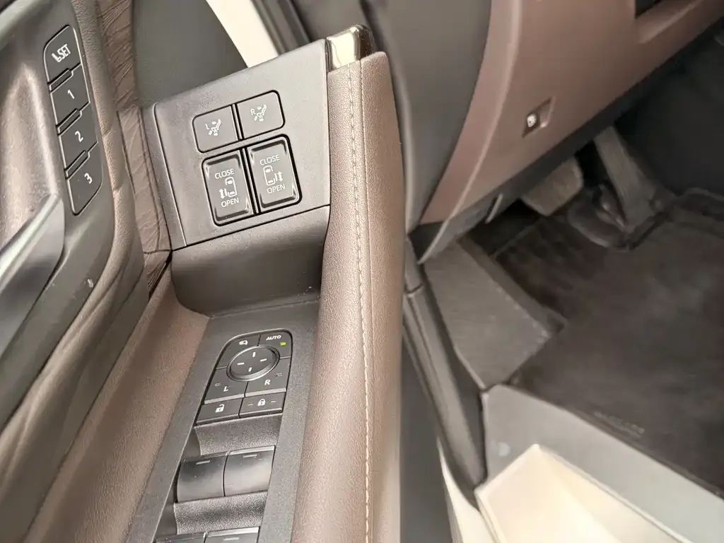 Toyota Alphard — фото 2