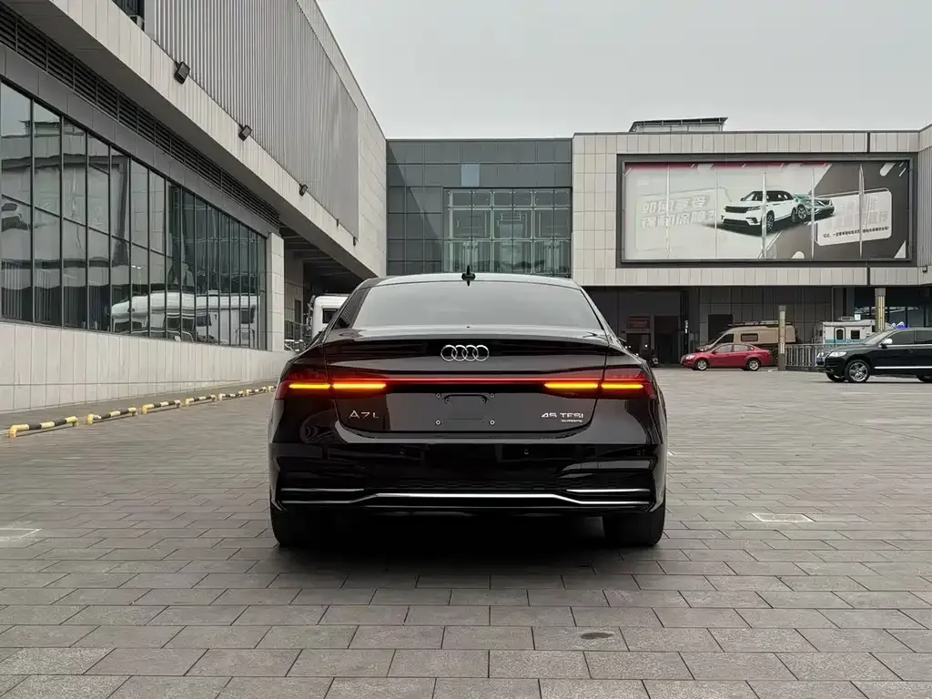 Audi A7L — фото 9