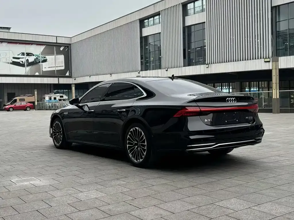 Audi A7L — фото 6