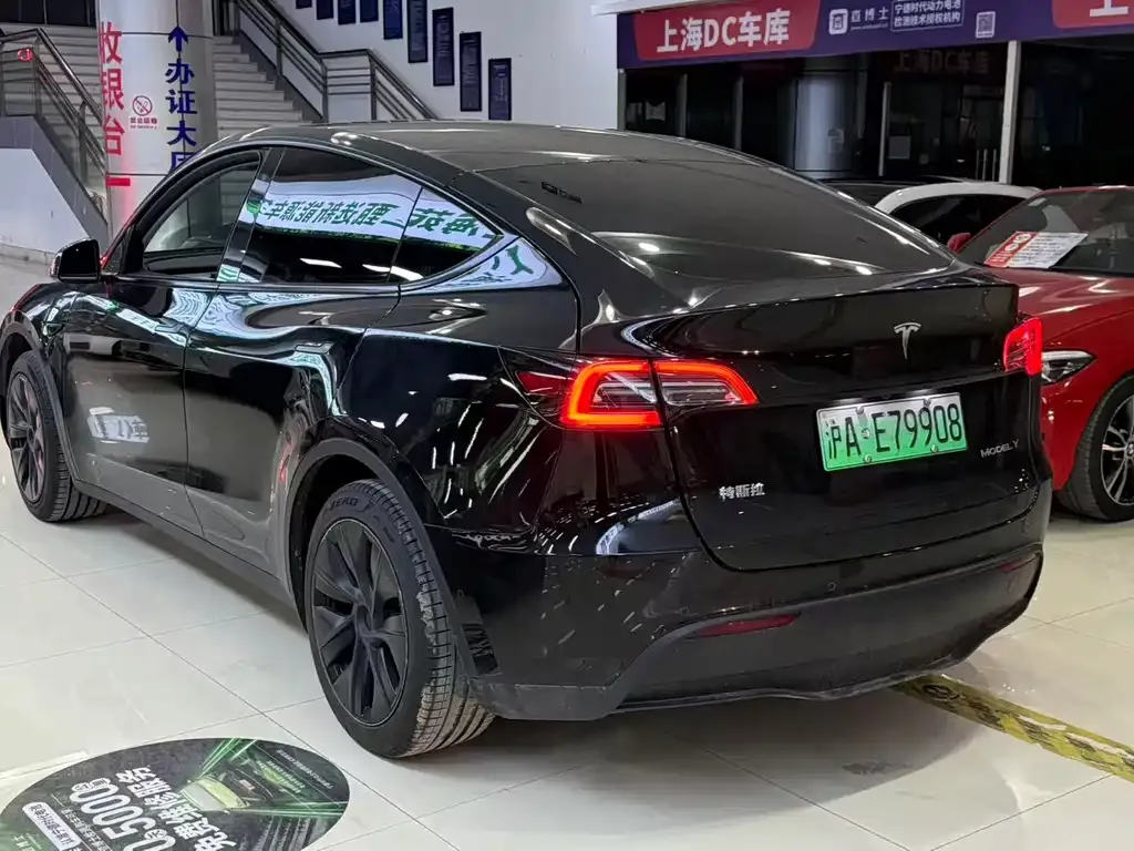 Tesla Model Y — фото 4