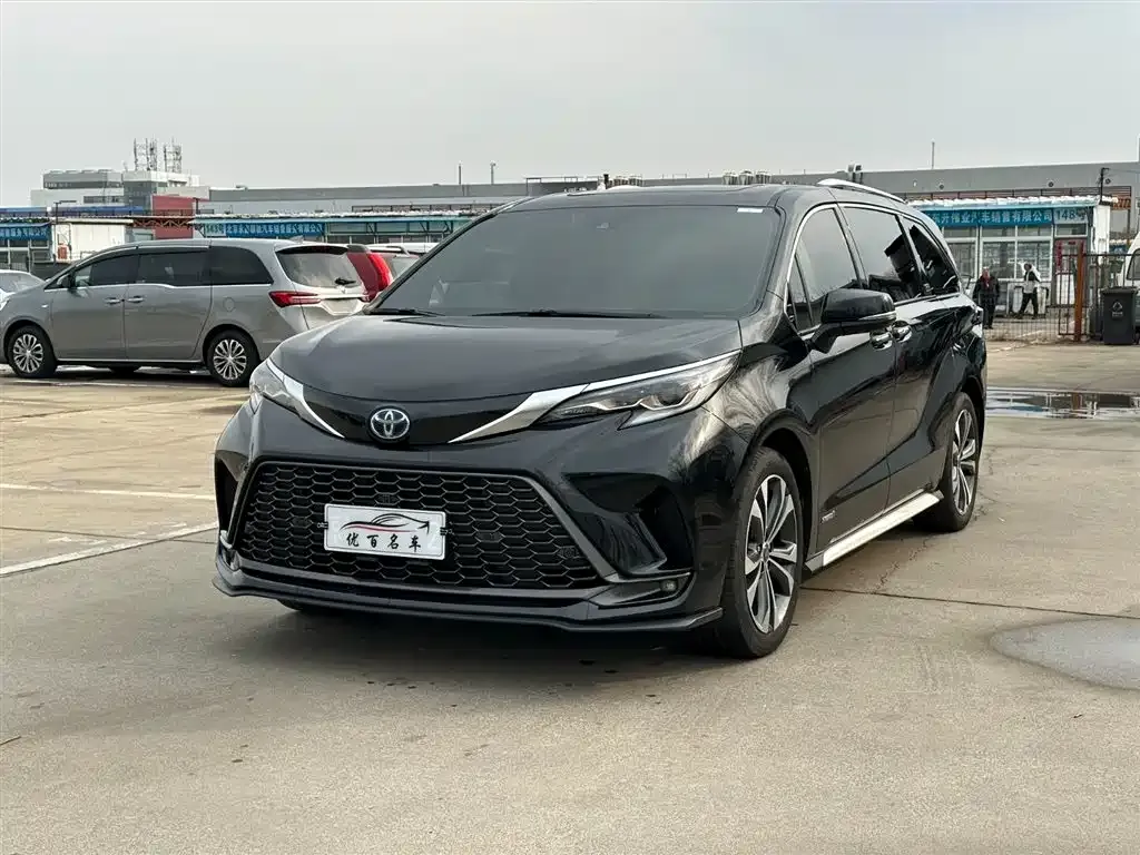 Toyota Granvia — фото 1