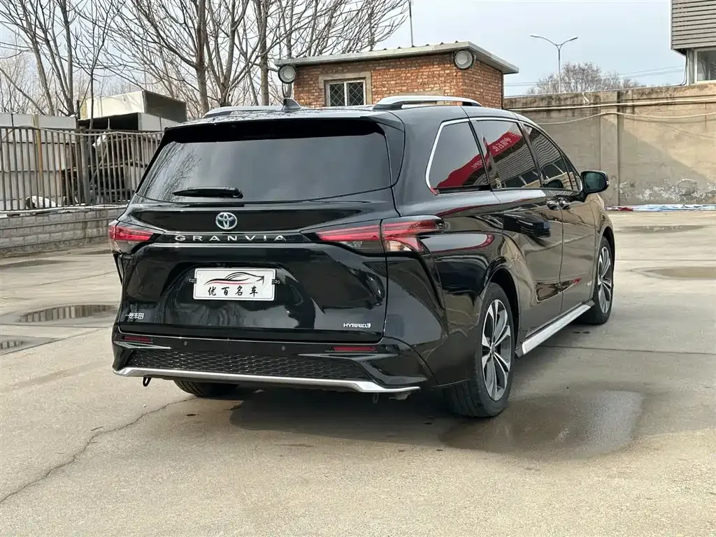 Toyota Granvia — фото 9