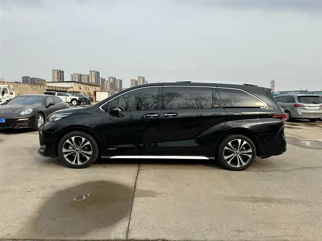 Toyota Granvia — фото 7