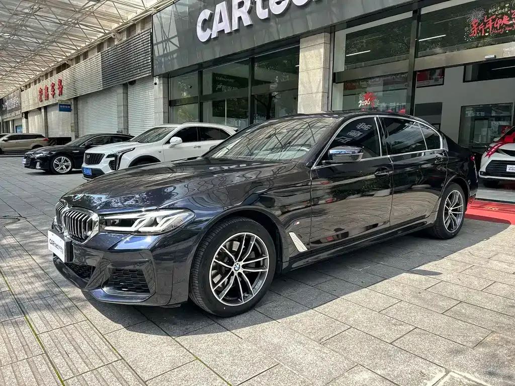 BMW 5 Series — фото 1