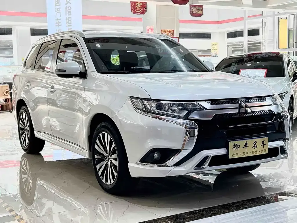 Mitsubishi Outlander — фото 2