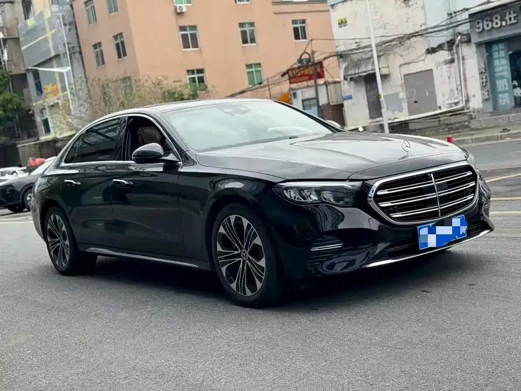 Mercedes-Benz E-Class — фото 5