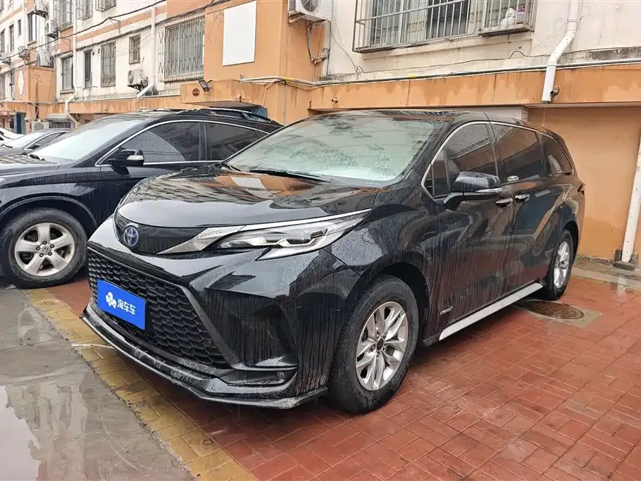 Toyota Granvia — фото 1