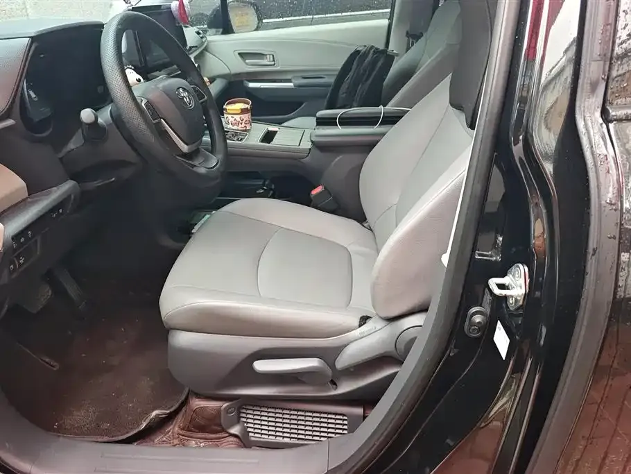 Toyota Granvia — фото 10