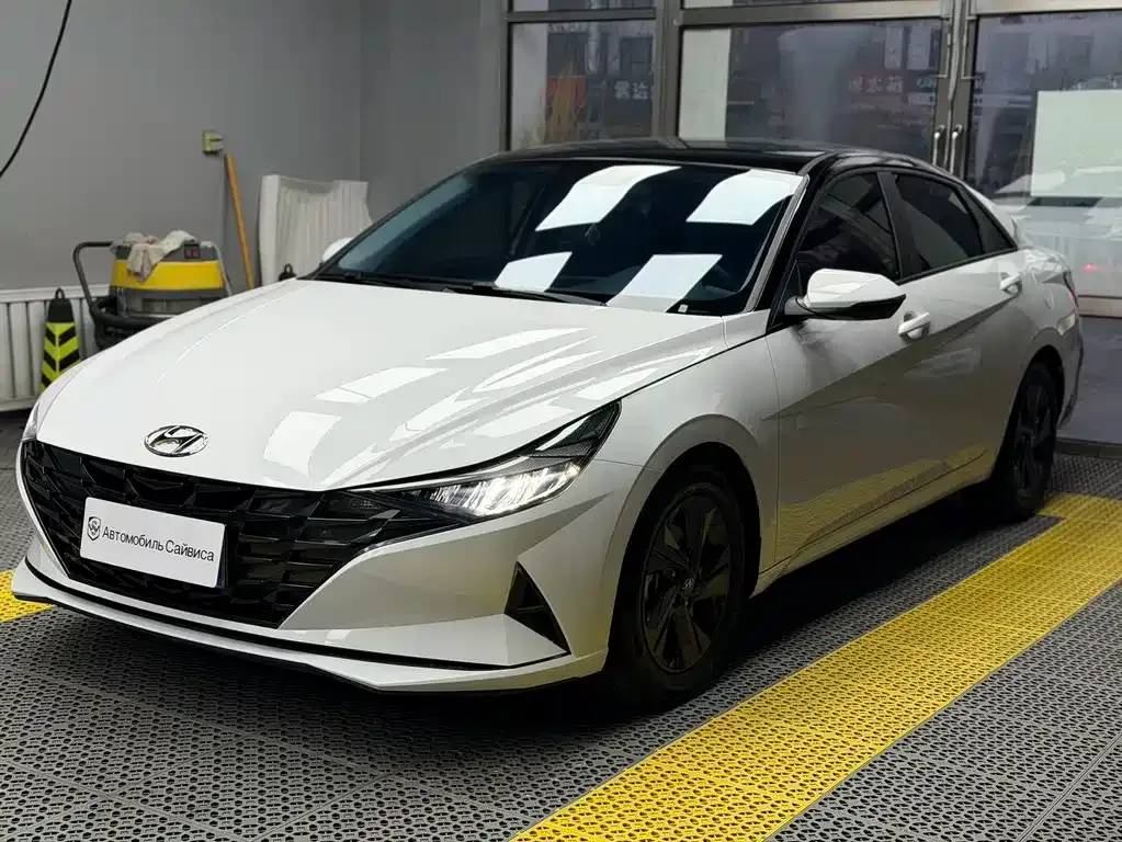 Hyundai Elantra — фото 1