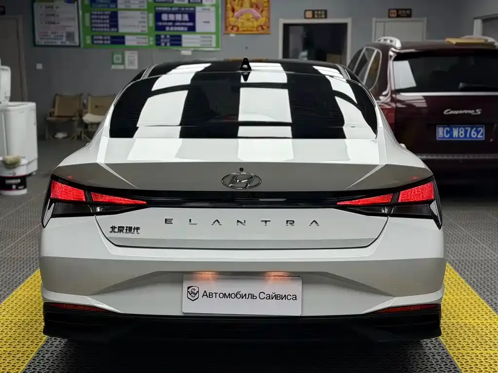 Hyundai Elantra — фото 2