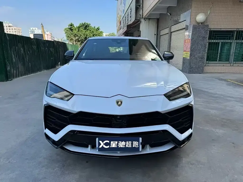 Lamborghini Urus — фото 1