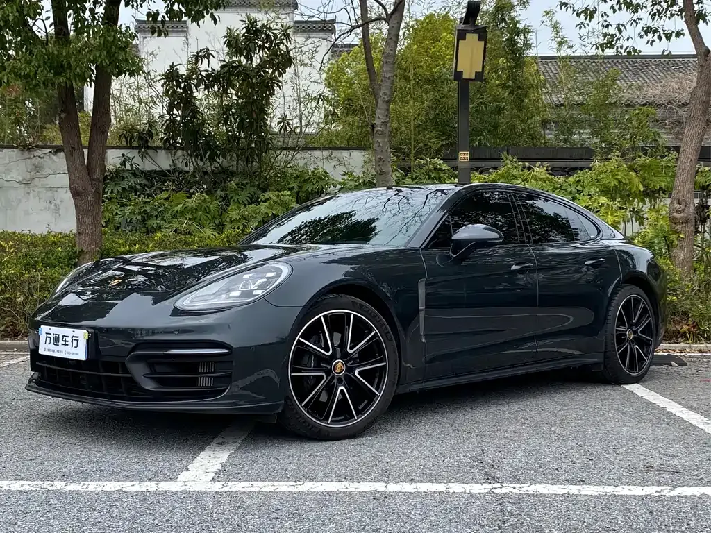Porsche Panamera — фото 1