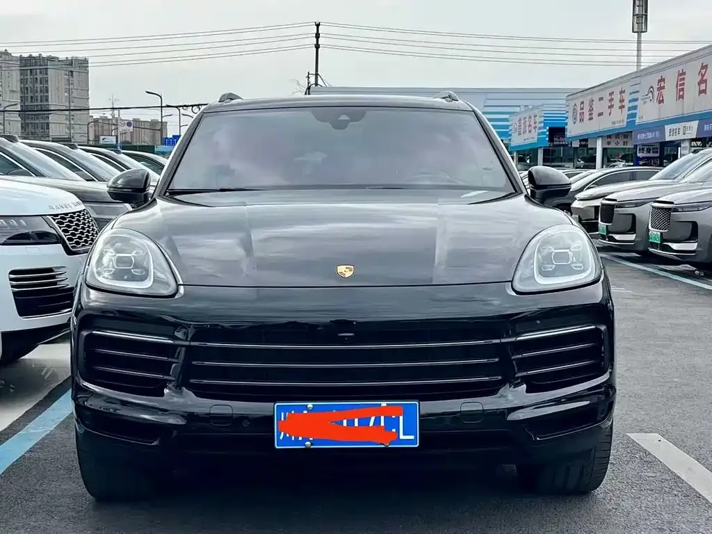 Porsche Cayenne — фото 1