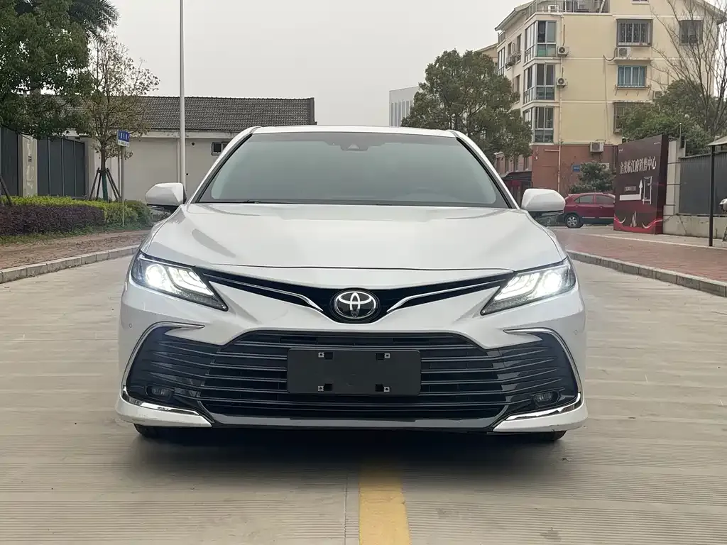 Toyota Camry — фото 4