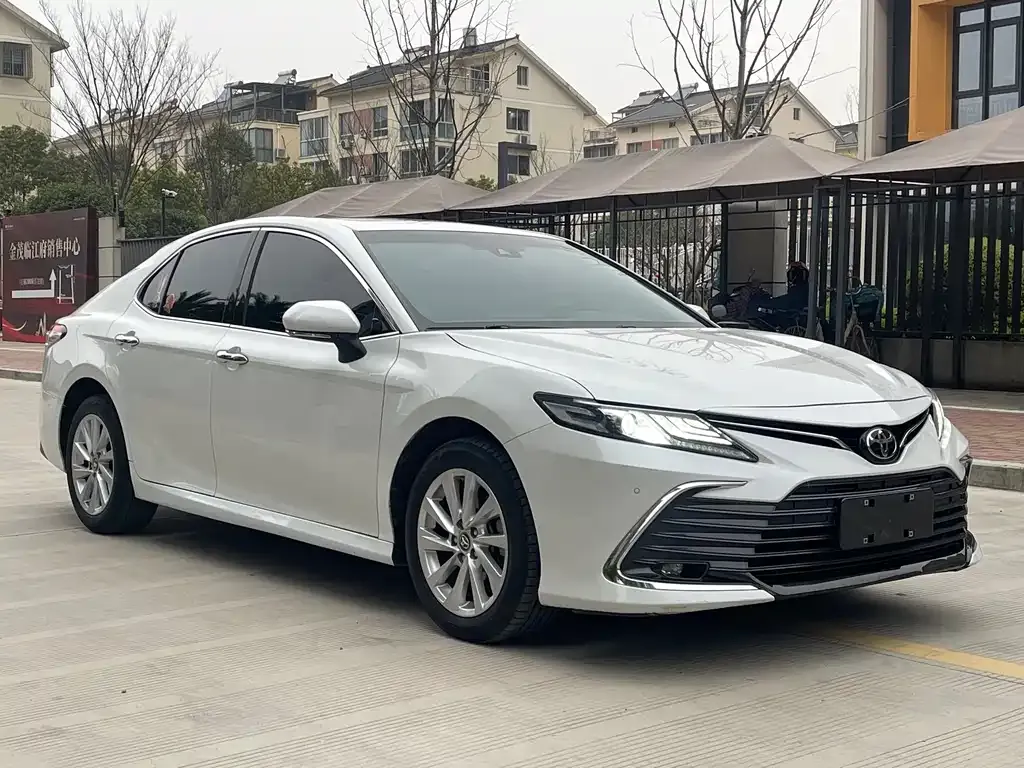 Toyota Camry — фото 9