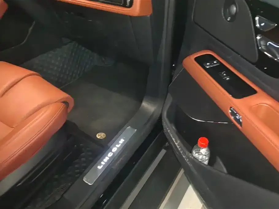 Lincoln Aviator — фото 10